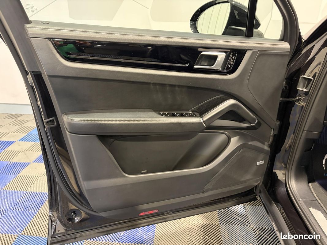 PORSCHE CAYENNE E-Hybrid 3.0 V6 462 ch Tiptronic BVA S (image 21)