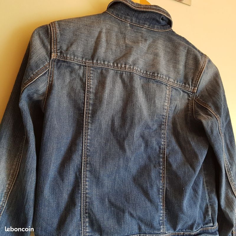 Vu sur les stars - La veste en denim Gap d'Abeille Gélinas