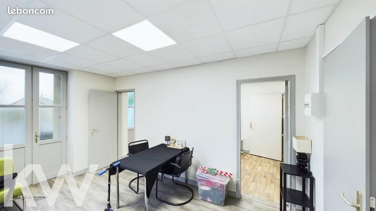 https://img.leboncoin.fr/api/v1/lbcpb1/images/a8/2b/b9/a82bb9257e347a7ee17c349a7af983360ac61896.jpg?rule=ad-image