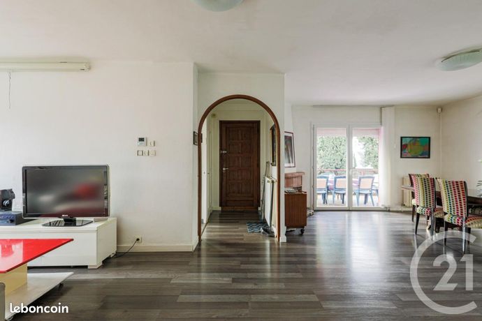 Maison 9 pièces 220 m² — 1