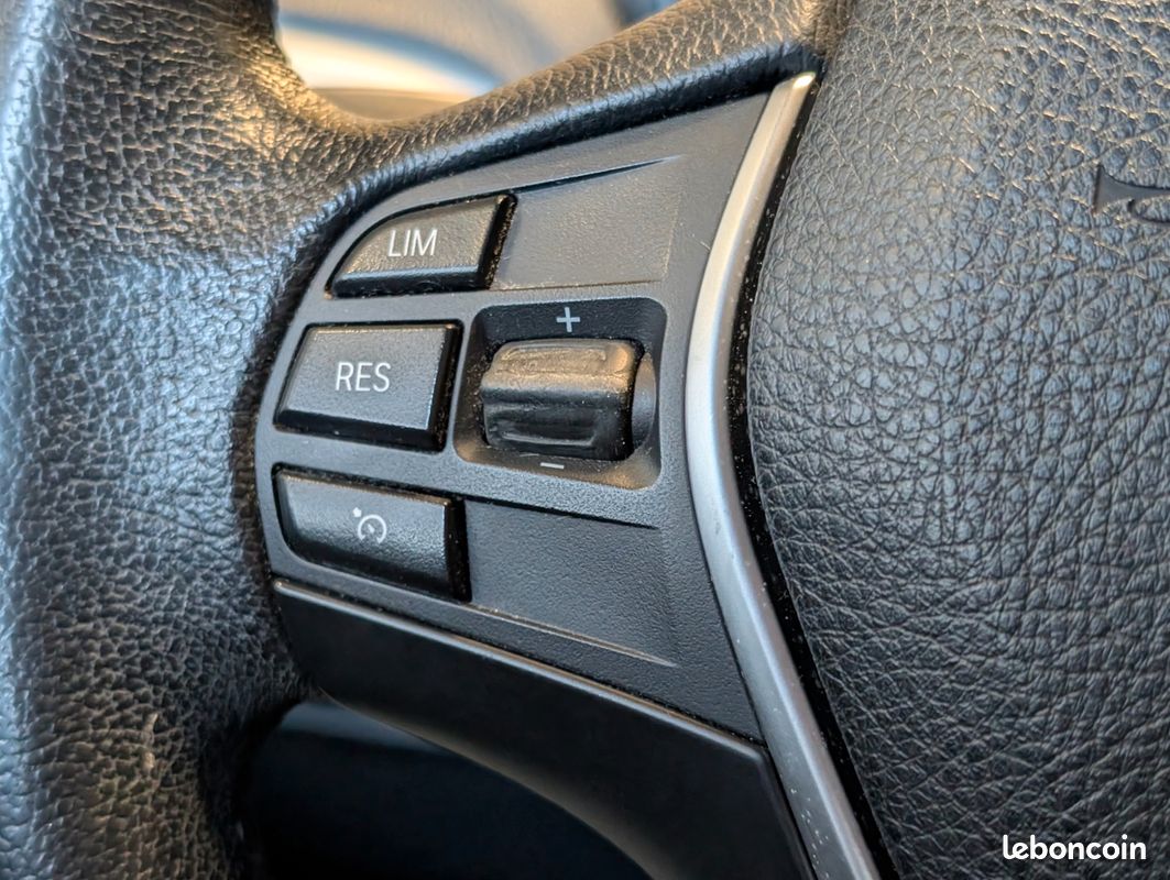 BMW SERIE 1 114D 95CV LOUNGE PLUS - FACTURES D'ENTRETIEN - RIEN A PREVOIR - GPS - CLIM AUTo (image 23)