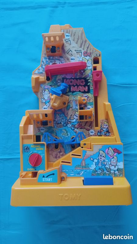 Lot 3233 - A Tomy No. 5300 Kong Man boxed battery