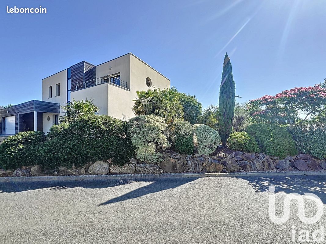 Maison 8 pièces 215 m² · à Laval · 215 m² · 699 900 €