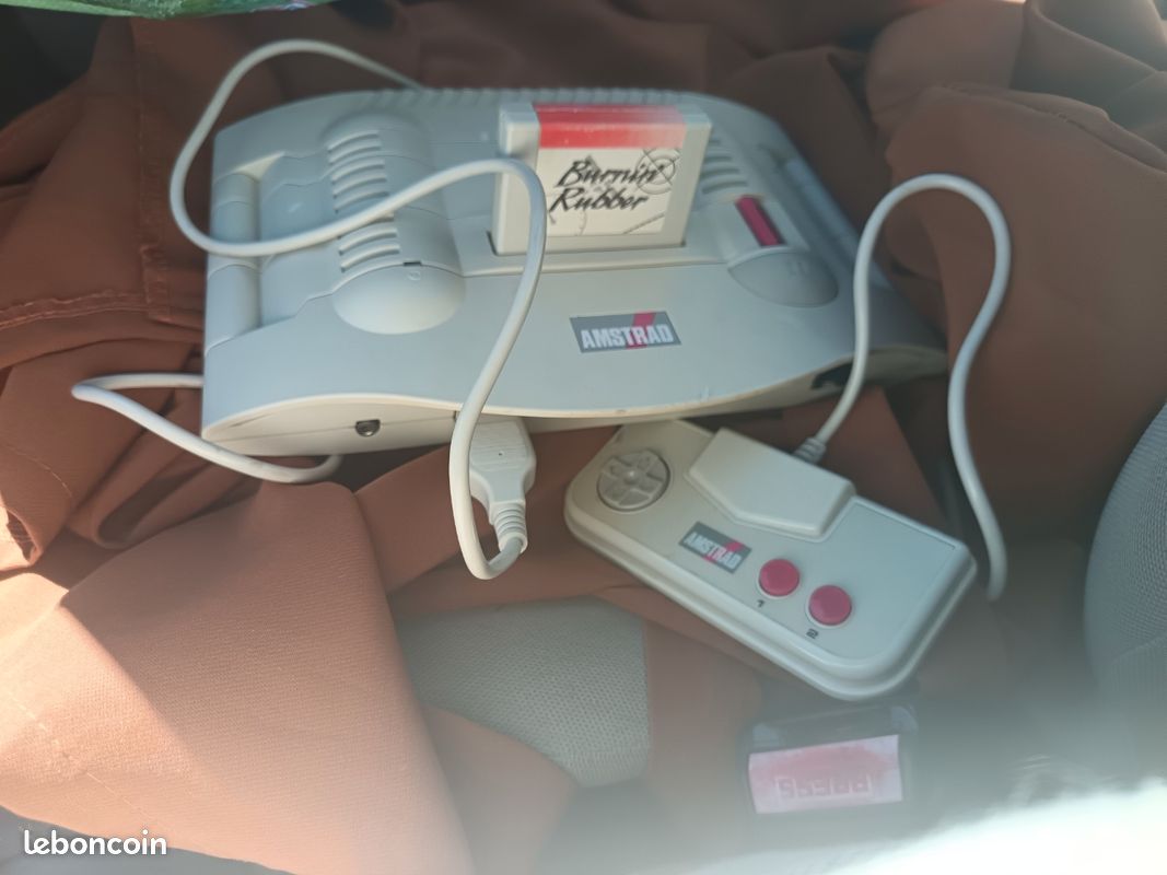 Console amstrad gx 4000 2.manettes + 2 Jeux - Consoles