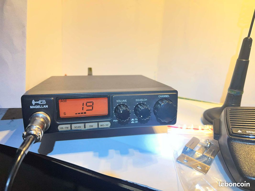 Radio CB Portable Euro CB Magellan - Bon état D'occasion