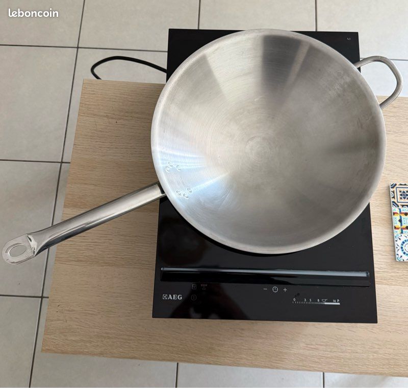 Table de cuisson induction Wok encastrable AEG HC451500EB + Poêle Wok inox – Très bon état (image 4)