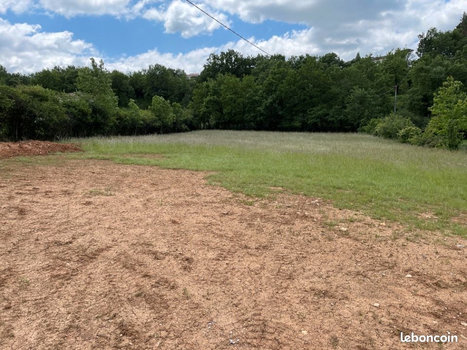 Terrain 1 346 m² Castres · 65 000 €