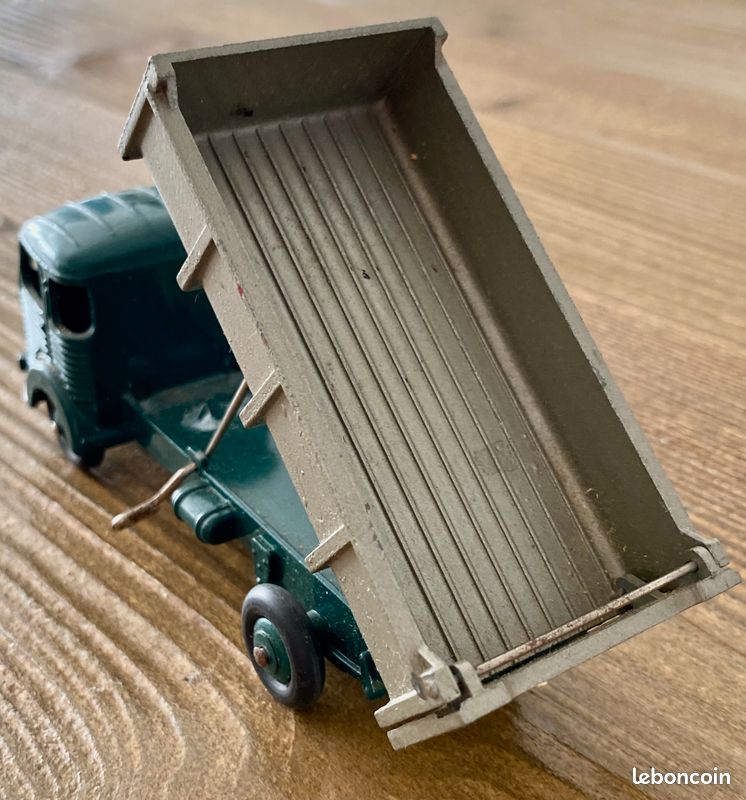 Voiture Miniature Dinky Toys Réédition Atlas – Simca Benne Basculante 33B, Couleur Verte – Neuf, échelle 1/43
