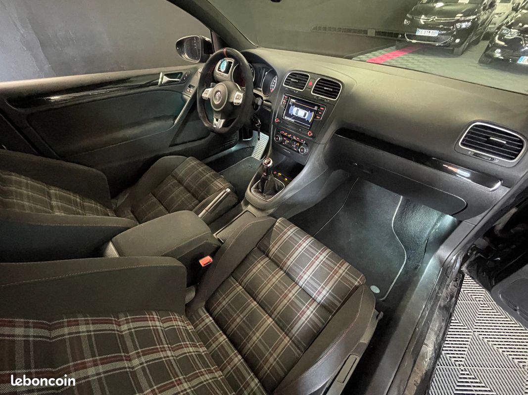 VOLKSWAGEN GOLF VI GTi 2.0 TSi 210 (image 13)