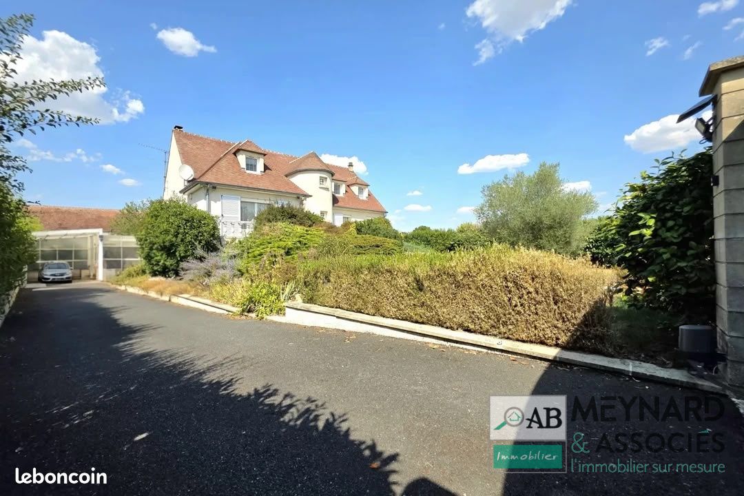 Maison 8 pièces 273 m² · à Pézarches · 273 m² · 549 900 €