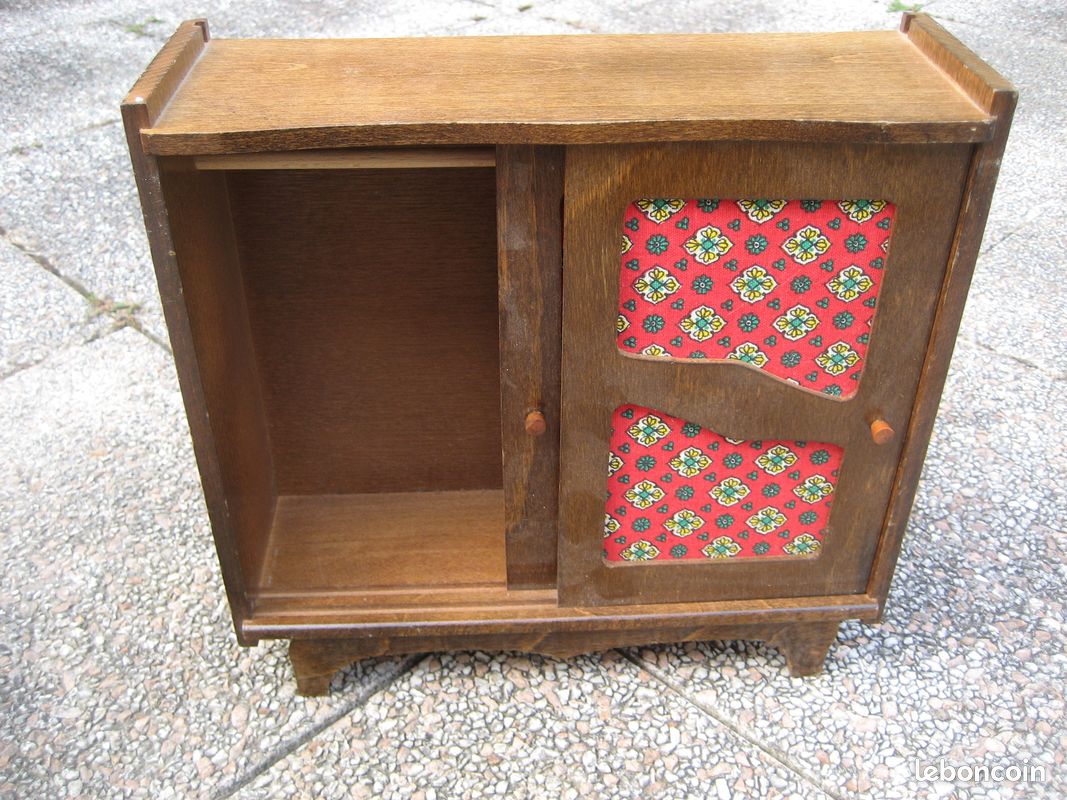 Lit de poupée avec armoire en bois (image 5)