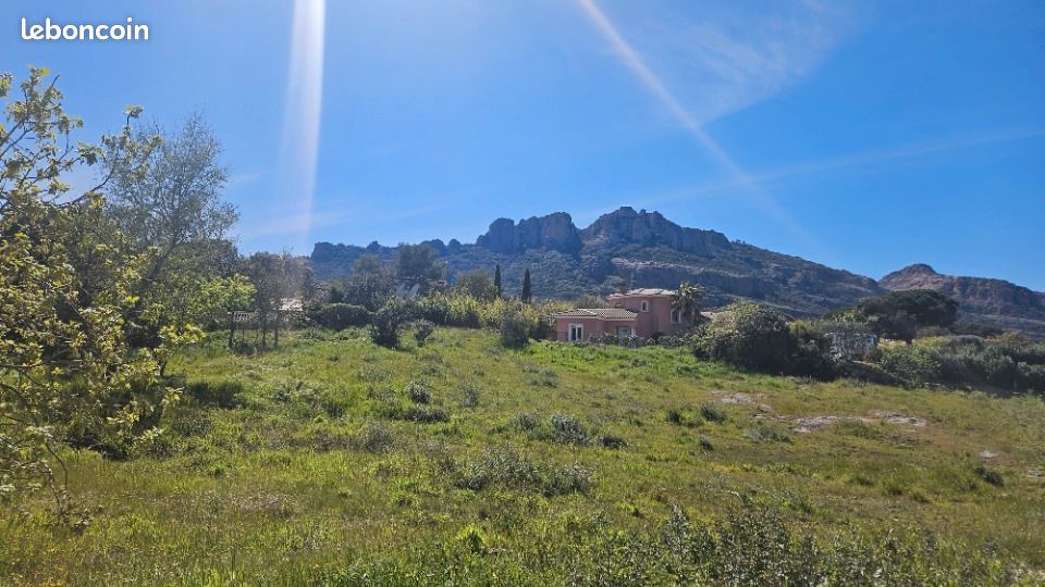Terrain 662 m² Roquebrune Sur Argens · à Roquebrune-sur-Argens · 235 000 €