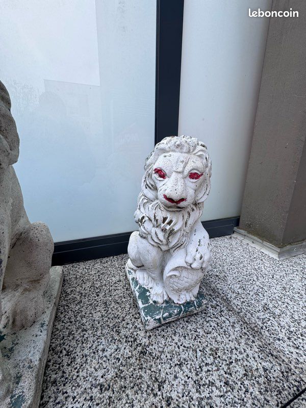 Lot 3 statues lions (image 4)