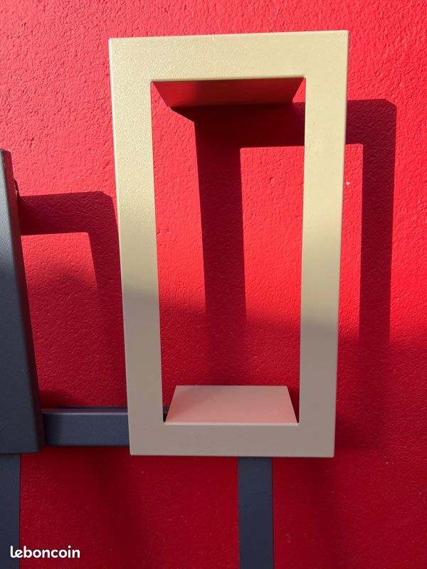 Etagère murale parallélépipède en métal noir 40x12x15cm | Etagères