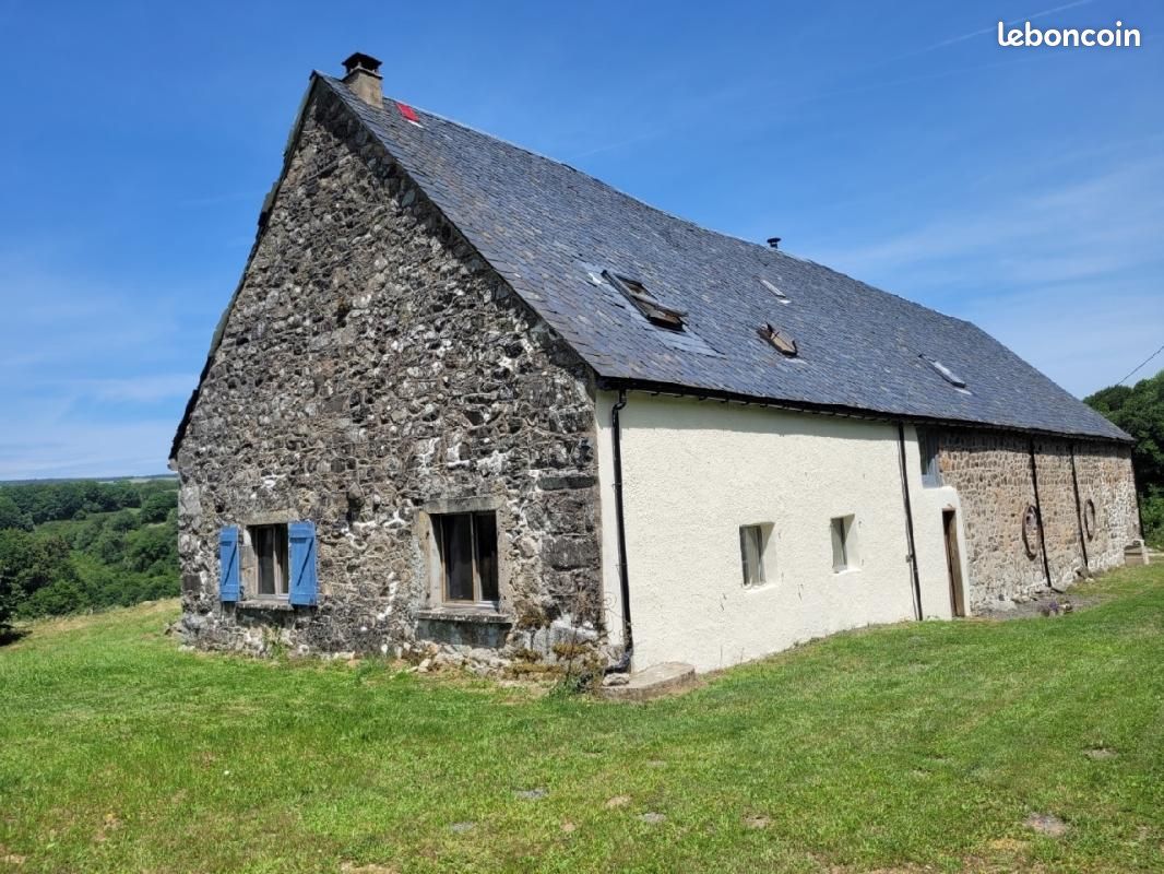 Maison 7 pièces 165 m² · à La Tour-d'Auvergne · 165 m² · 240 000 €