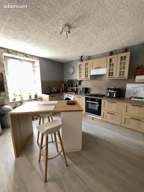 Maison 9 pièces 201 m² · à Sauzé-Entre-Bois · 201 m² · 157 000 €