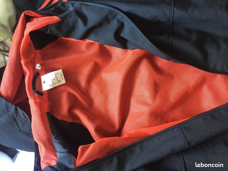 Je vend mon haut Manchester united (image 3)