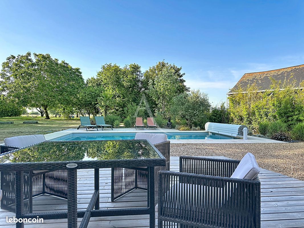Maison 18 pièces 244 m² · à Baugé-en-Anjou · 244 m² · 499 000 €