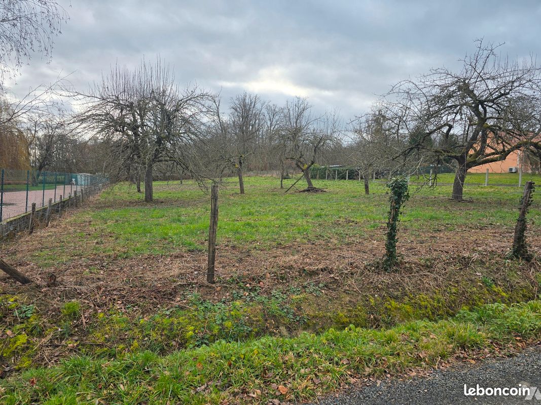Terrain 2160 m² · à Serbannes · 2 160 m² · 84 000 €