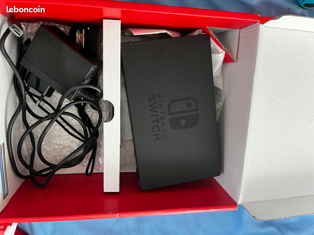Nintendo Switch avec manette taille réel (image 6)
