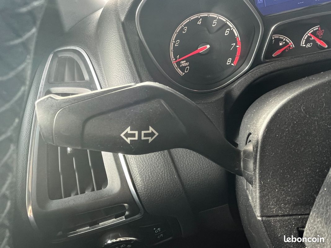 FORD FOCUS ST 2.0 SCTi 250 CV EcoBoost + SIÈGES CHAUFFANTS RECARO + BLUETOOTH + RADAR DE RECUL (image 18)