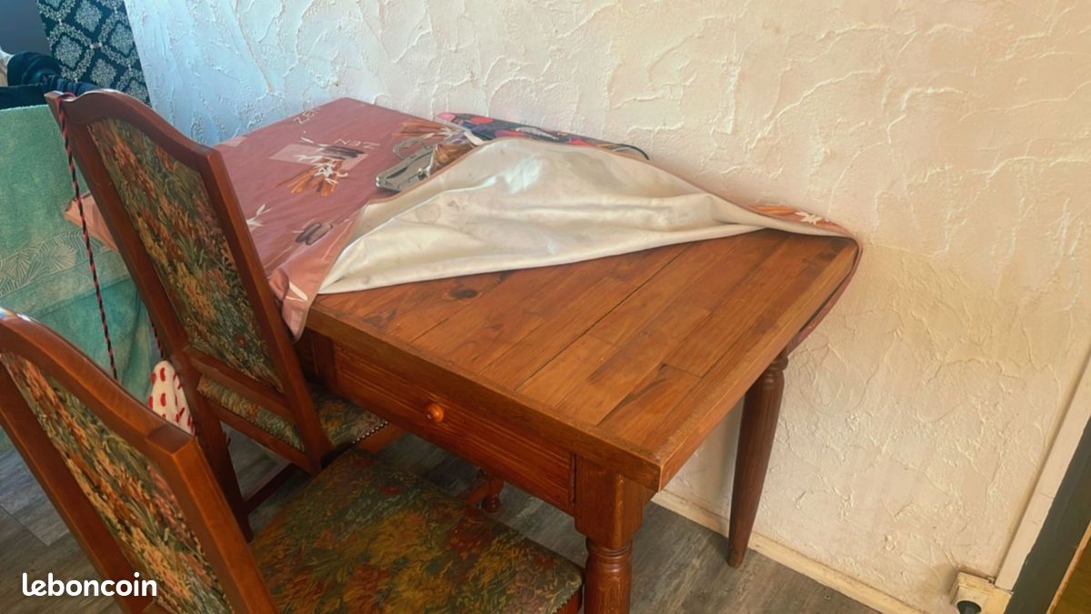 Table et 4 chaises (image 2)