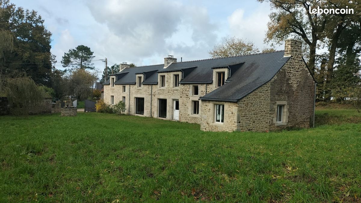 Maison 9 pièces 277 m² · à Locqueltas · 277 m² · 318 000 €