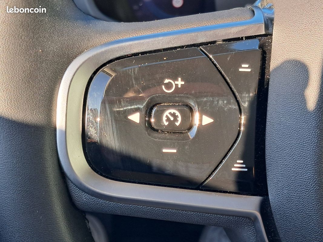 VOLVO V60 T6 AWD Hybride Rechargeable 253 ch + 145 ch Geartronic 8 Plus Style Dark (image 29)