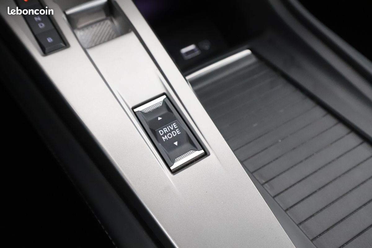 Peugeot 408 1.6 PHEV Allure Pack e-EAT8 225 ch (image 29)