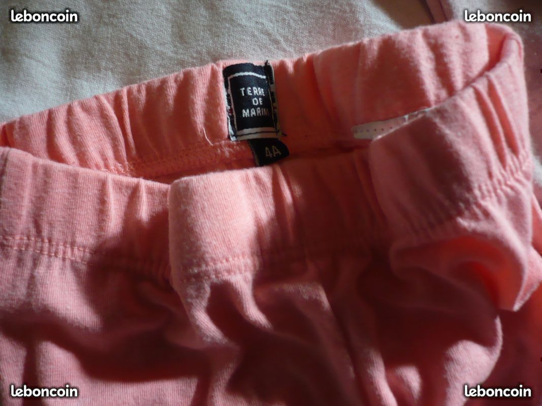 Lot Short tee shirt licorne /corsaire Terre de marins 4 ans , à saisir (image 3)