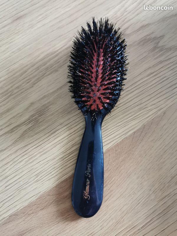 Petite brosse à cheveux (image 1)