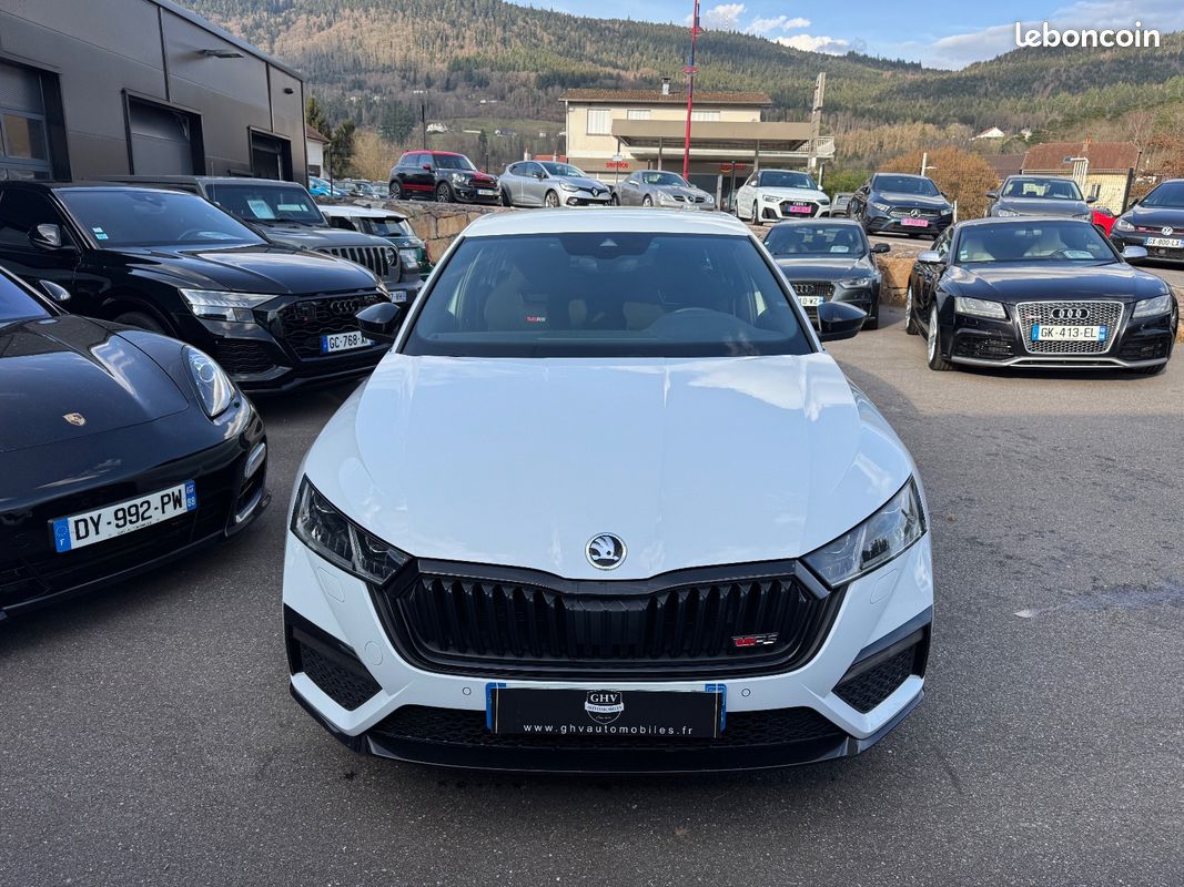 Skoda OCTAVIA COMBI RS 1,4L TSI PHEV IV 245CV BVA 1ère MAIN (image 12)
