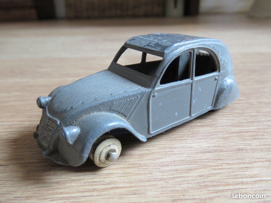 Location De Voitures Rétro En Bretagne, 2CV, 4L - Les Bolides De Tata