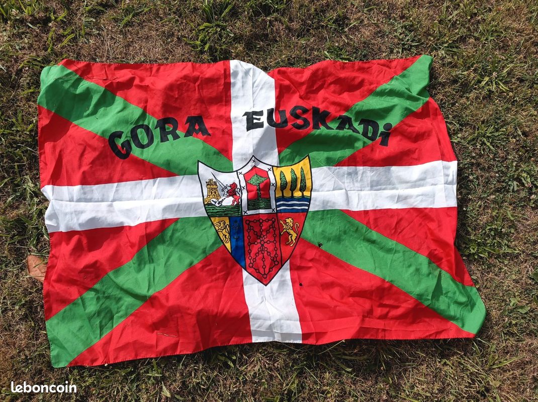 Drapeau/tenture pays basque (image 1)