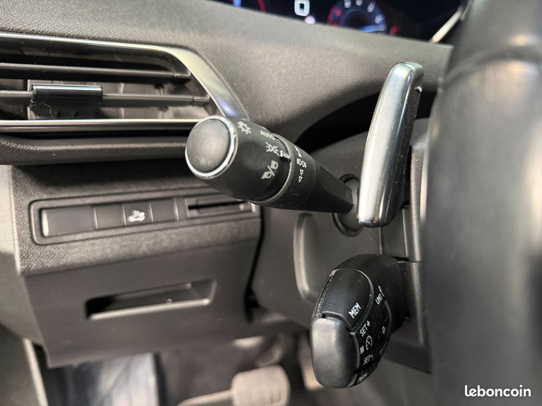 PEUGEOT 3008 1.6 Puretech 180ch SS EAT8 Allure (image 26)