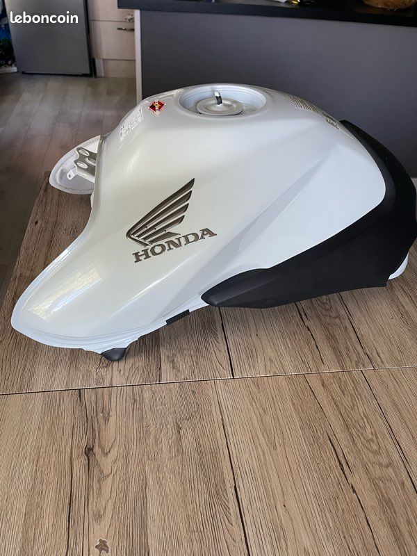 Réservoir Honda 1000cb r (image 3)