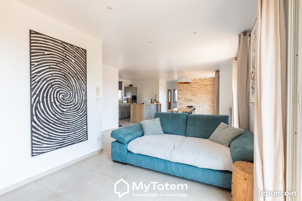 Appartement 3 pièces 77 m² · à Saint-Laurent-du-Var · 77 m² · 370 000 €