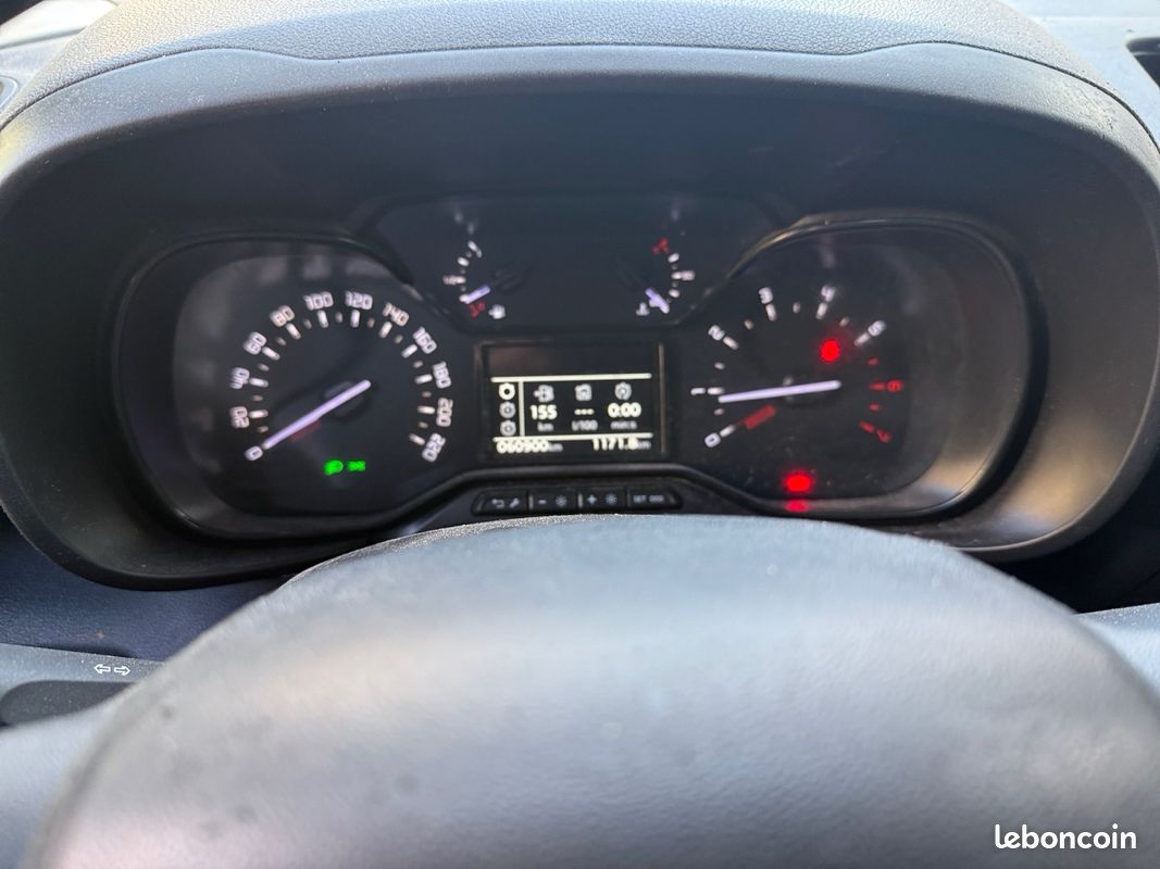 CITROEN BERLINGO Taille M BlueHDi 100 SS BVM6 Feel Pack (image 14)