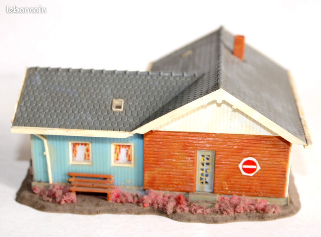 Modélisme HO : Grande maison de lotissement - Faller - Rue des Maquettes