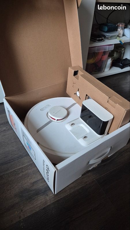 Robot aspirateur Dreame vacuum D9 (image 1)