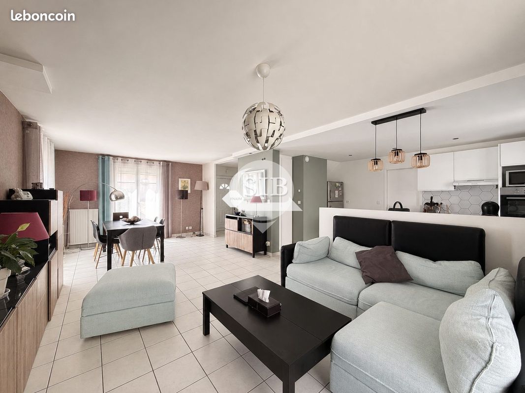 Maison 6 pièces 111 m² · à La Ville-du-Bois · 111 m² · 395 000 €