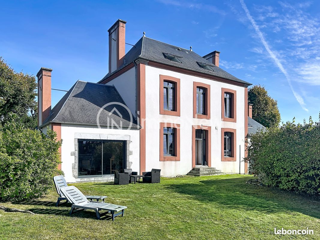 Maison 9 pièces 187 m² · à Montmartin-sur-Mer · 187 m² · 676 000 €
