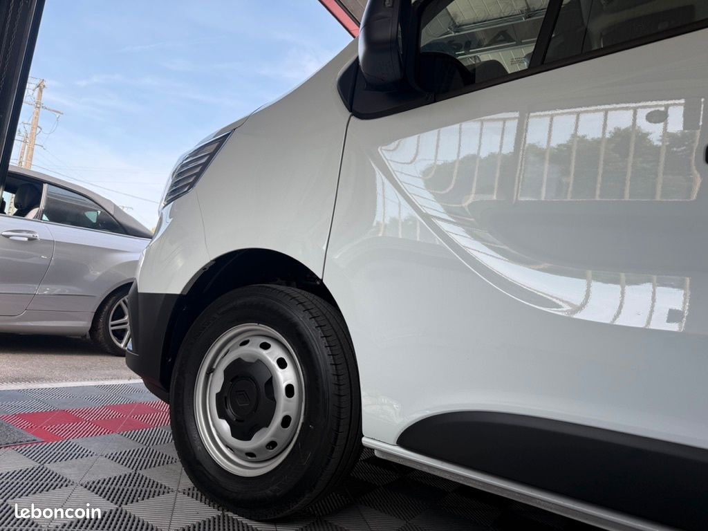 Renault Trafic FOURGON FG BLUE DCI 130 L1H1 2T8 GSR2 ADVANCE 24 567 HT / 29 480,00 TTC (image 2)
