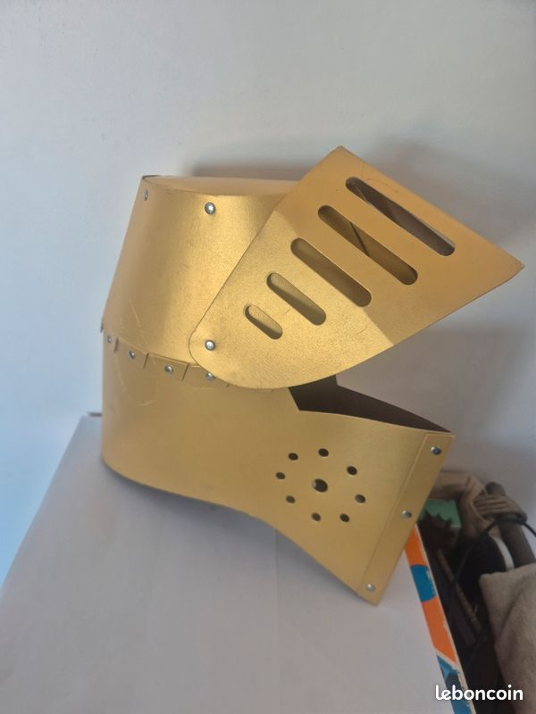 Casque chevalier (image 1)