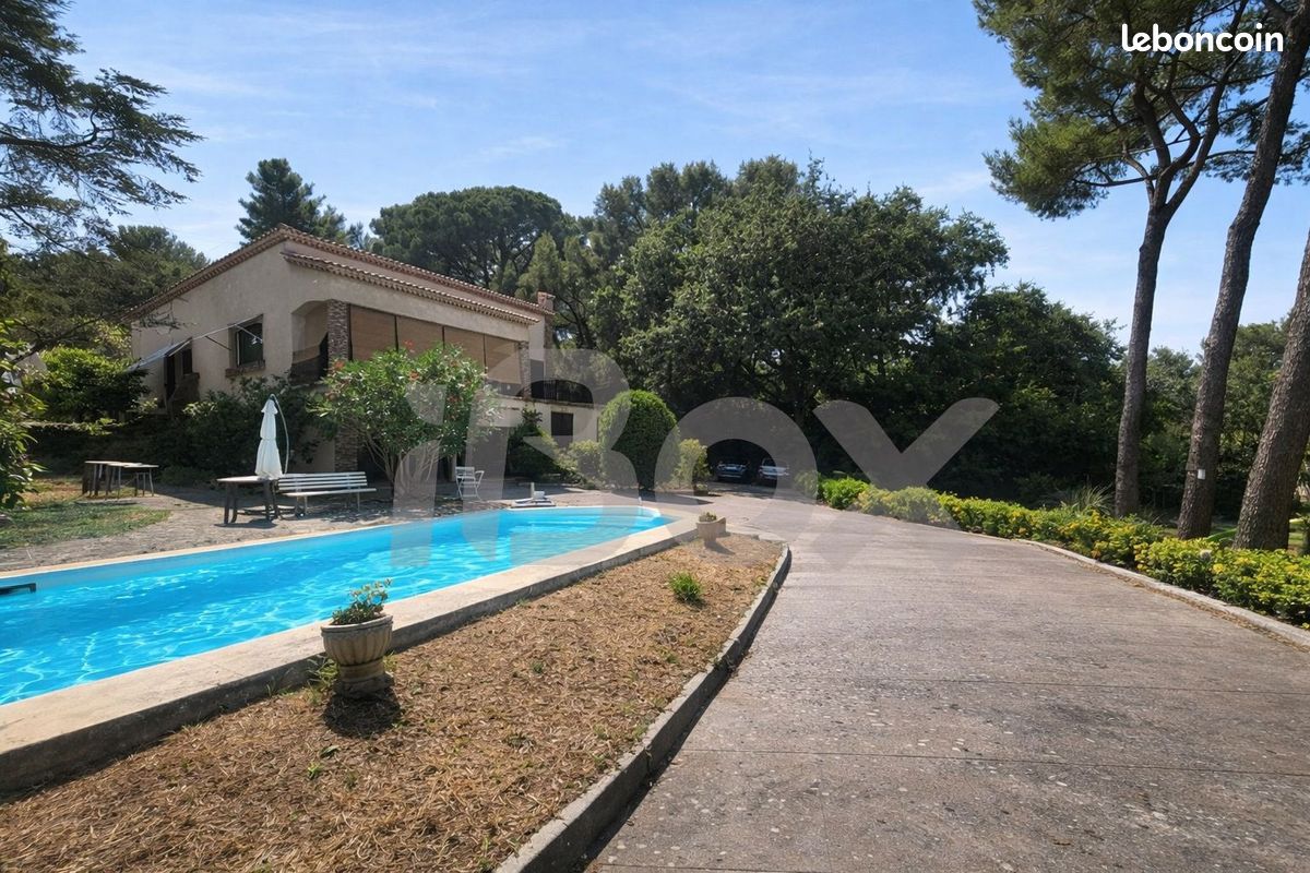 Maison 6 pièces 210 m² · à La Seyne-sur-Mer · 210 m² · 750 000 €