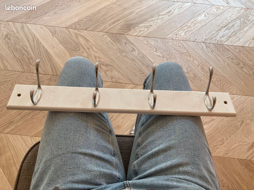 Porte manteau à fixer bois blanc (image 1)