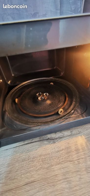 Micro-ondes multifonction Valberg 23 L – gril et chaleur tournante. Dispo 24 août (image 3)
