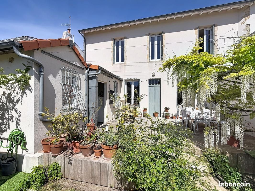 Maison 8 pièces 196 m² · à La Rochelle · 196 m² · 1 398 500 €