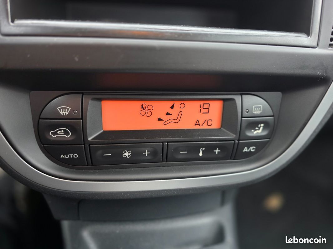 Citroën C3 1.6 EXCLUSIVE 108CV BOITE AUTO (image 9)