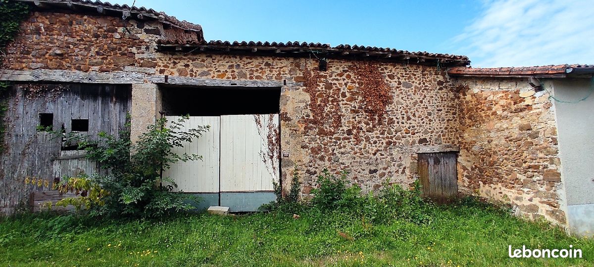 Local commercial 1 pièce 110 m² · à Hiesse · 110 m² · 15 000 €